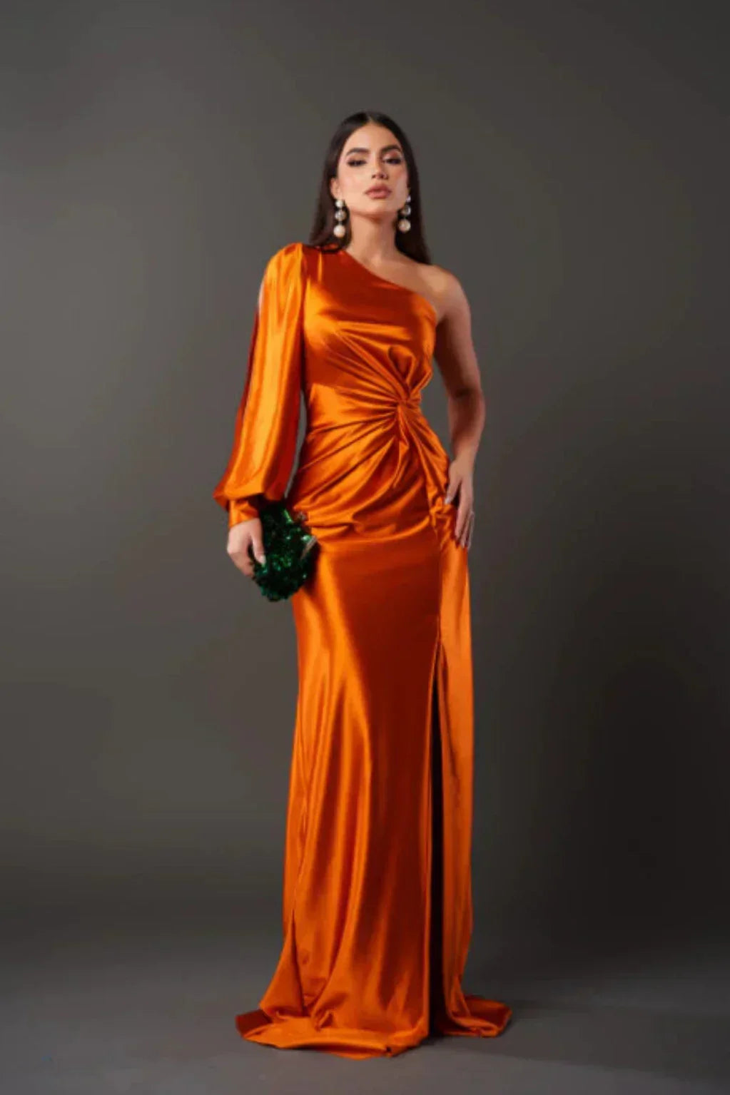 Vestido Satinado Una Manga Isidora™