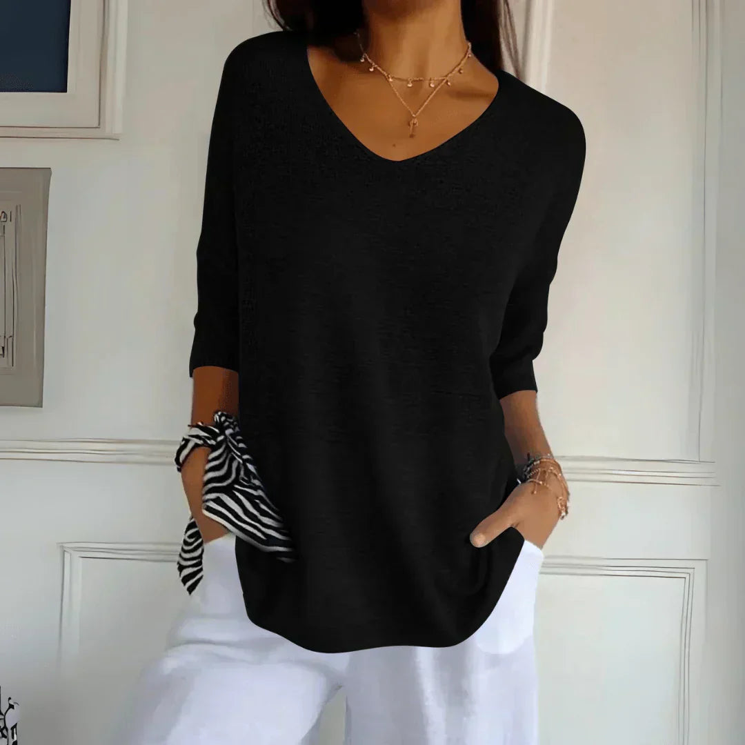 Isidora™ Top Elegante con Cuello en V y Mangas 3/4