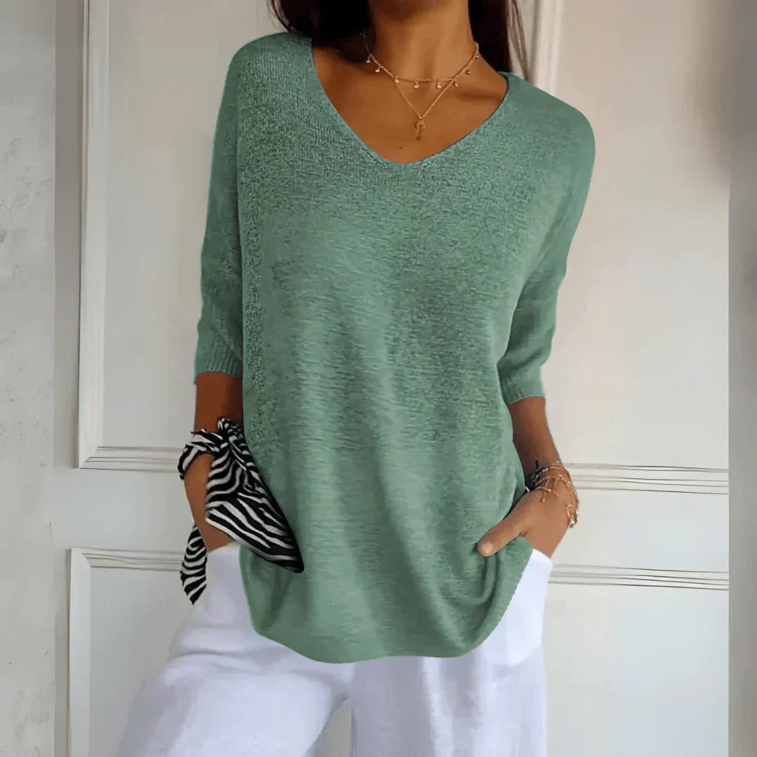 Isidora™ Top Elegante con Cuello en V y Mangas 3/4